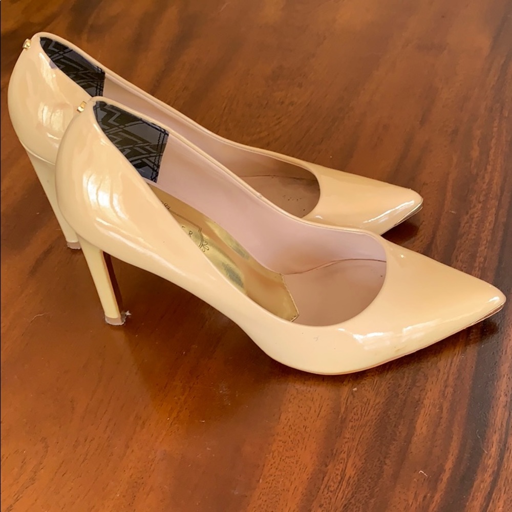 Ted Baker London - Izibela Pointed Toe Nude Pumps